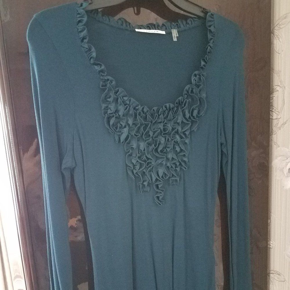 NWOT TAHARI Ruffled top